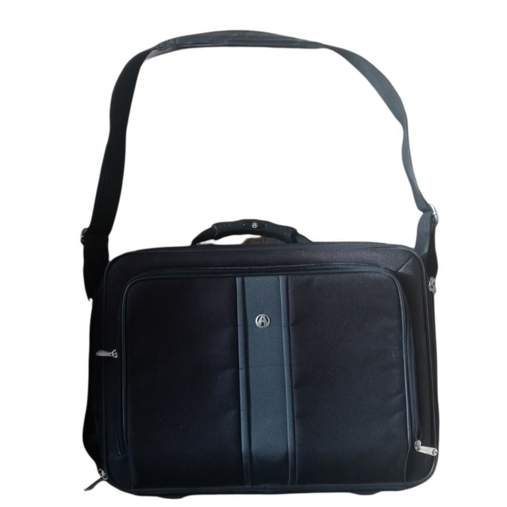 Avenues Laptop Bag Black 